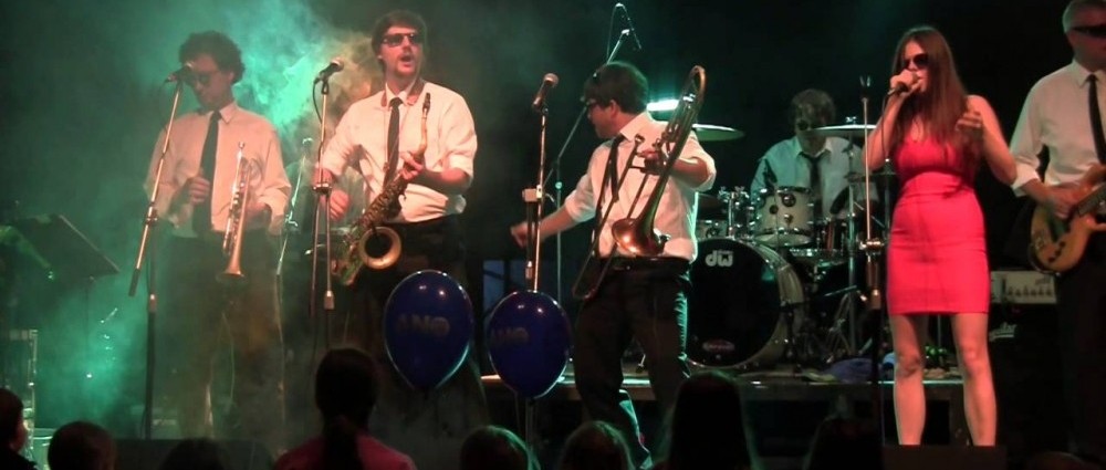 Laura a její tygři: Černé brýle jsou maska, která dokonale funguje