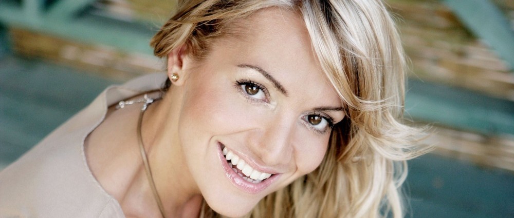 DARA ROLINS se v klipu k písni Zákon stále mění