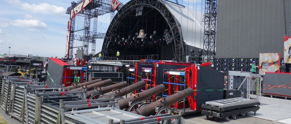 V Letňanech se staví pódium pro AC/DC