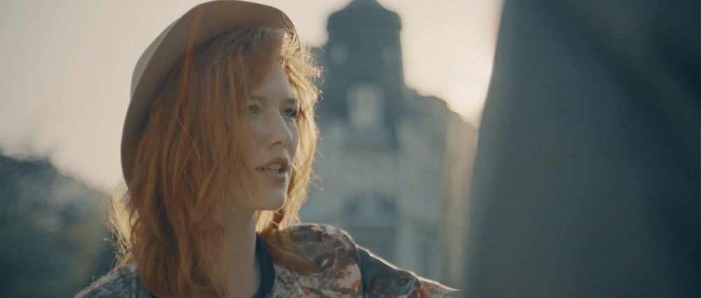 DEBBI má letně pojatý klip k písni Hard To Believe