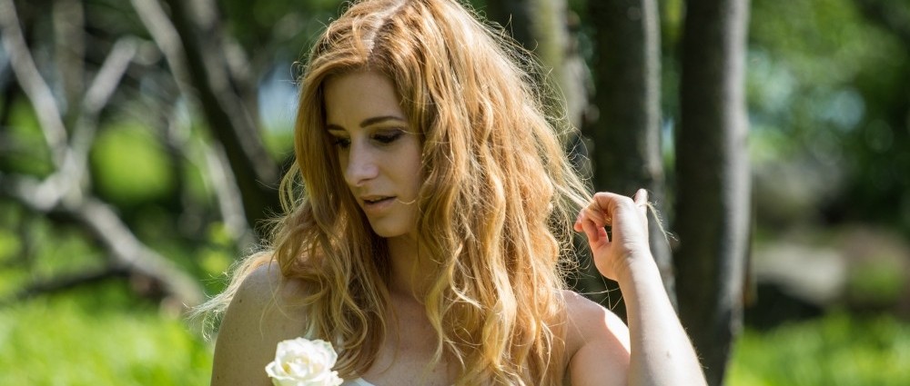 SABINA natáčela klip k písni o kontrastu ve skalách