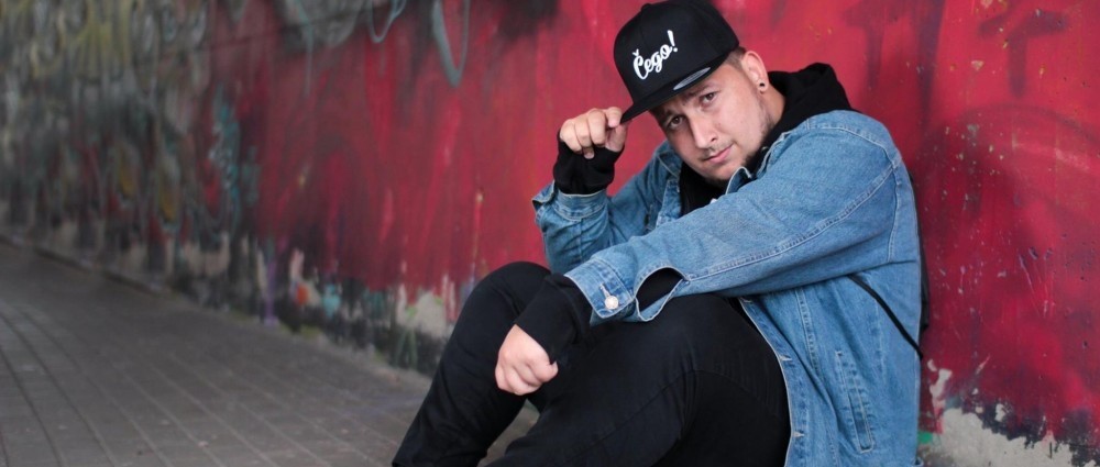 Zpěvák JAKUB DĚKAN zveřejnil videoklip ke skladbě Děda