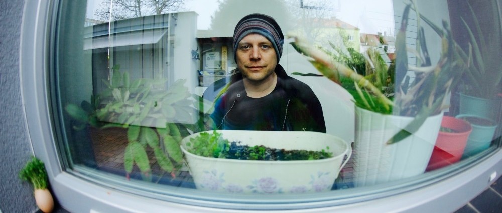 HONZA KŘÍŽEK nabídl svůj první singl s klipem