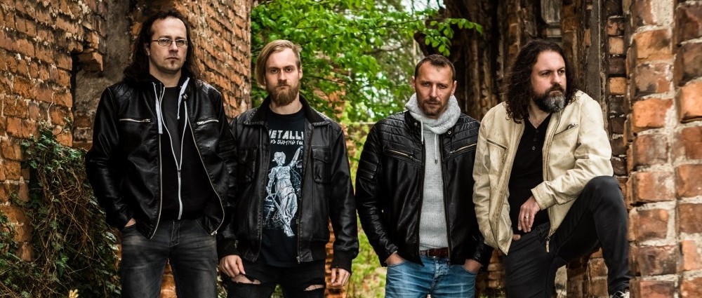 HELPNESS: Polovinu skladeb hodili do koše