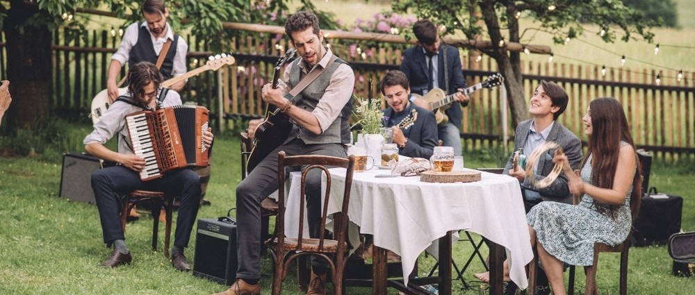 JELEN představuje klip k písni Domů. Je ke Dni otců