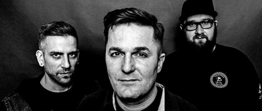 Kapela INÉ KAFE představila vesmírný videoklip k písni Sínus dopadu