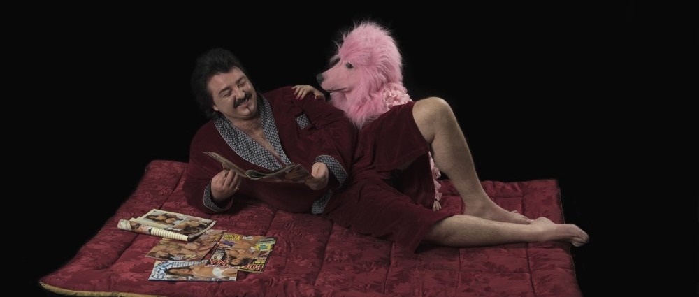 BRUNO FERRARI si nechává v klipu pořezat skalpelem obličej od Jitky Zelenkové 