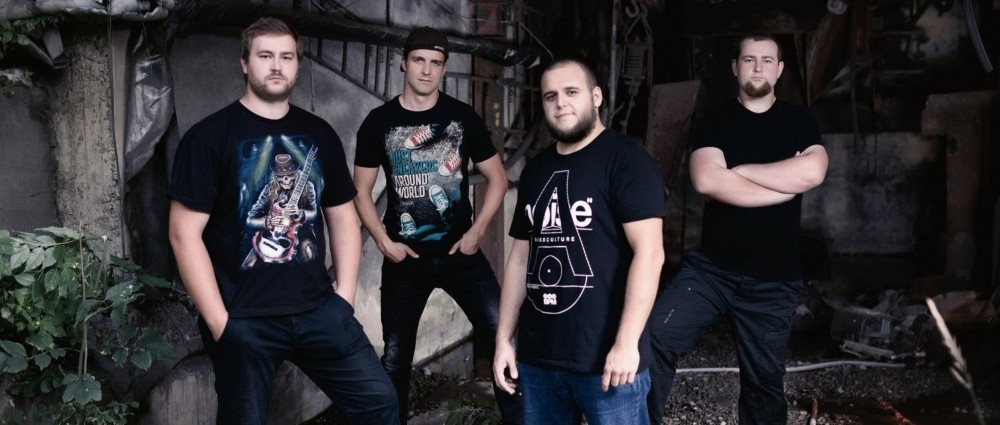 UNDER THE SKIN: O dobru a zlu syrově a bez iluzí