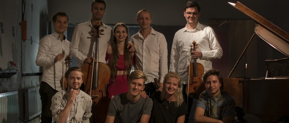 BARBORA MOCHOWA natočila klip ke skladbě inspirované Andersenovou pohádkou