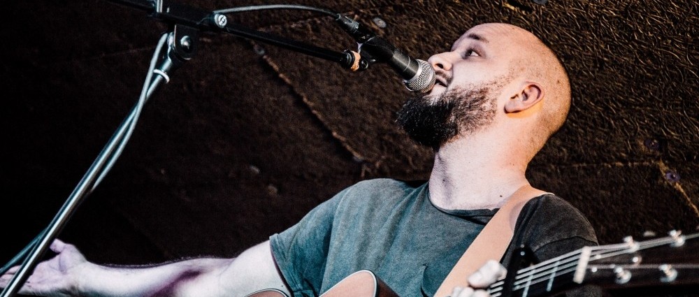 POKÁČ bere na jarní turné PETRU GÖBELOVOU