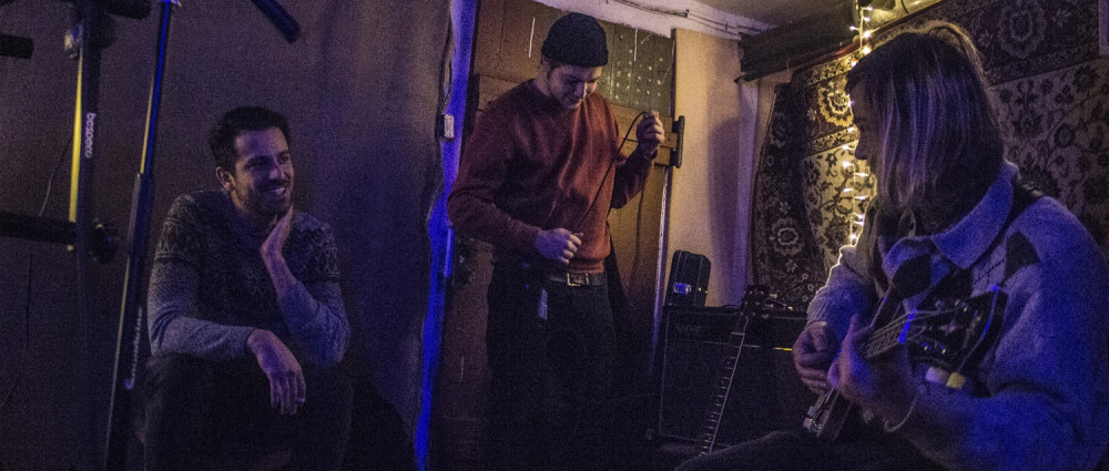 Ostré oko: MADHOUSE EXPRESS a 