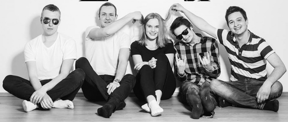 ŠAMAT - S KVĚTINOU V ČELE