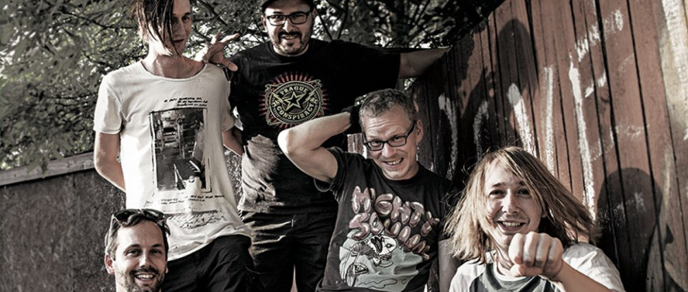 HOUBA vydává na LP 4 nové skladby společně nahrávkami z let 2004–2013