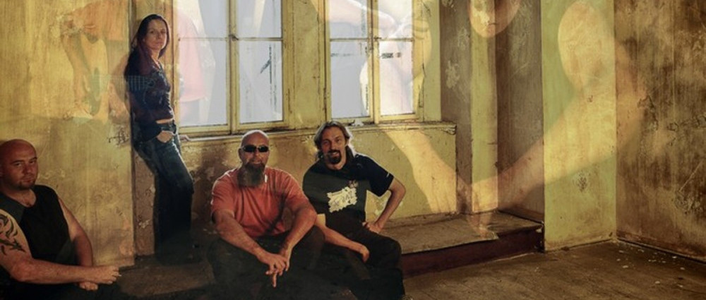 THE RAYS OF THE SUN – Distant Worlds