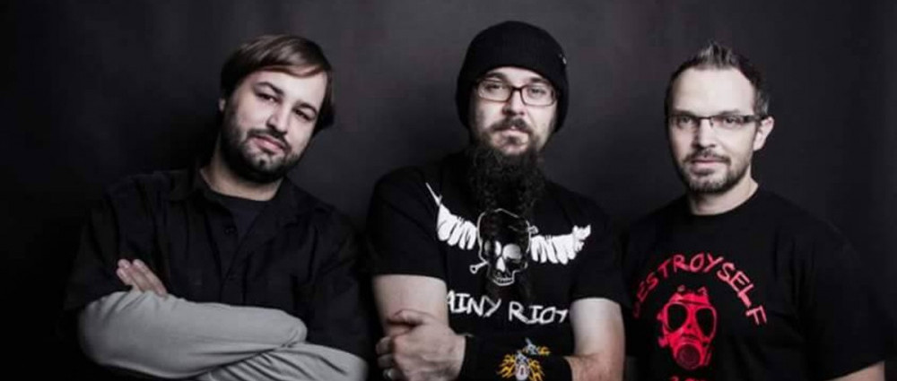 DESTROYSELF - Mít se ve svý moci