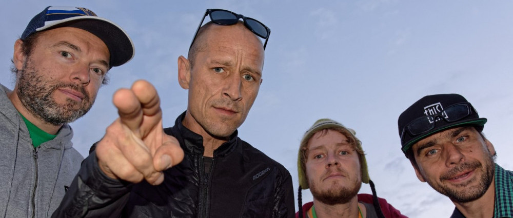 Kapela WOHNOUT k novému klipu potřebovala skoro 1000 lahví od piva