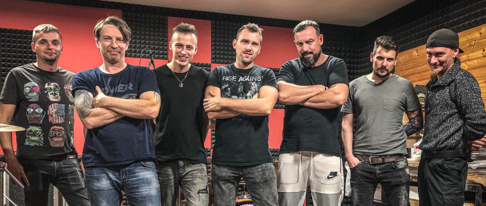 ZAKÁZANÝ OVOCE ví, že svět se změnil