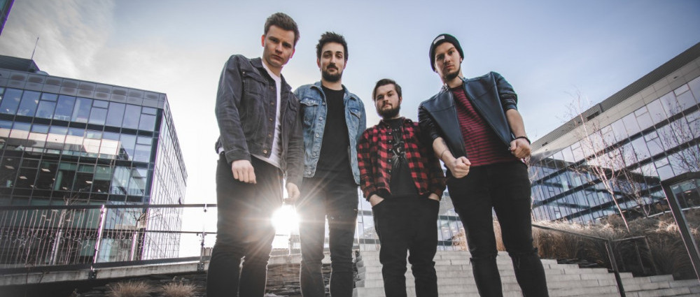 PLATONIC řeší, jaké je to zamilovat se do nejlepšího kamaráda nebo kamarádky