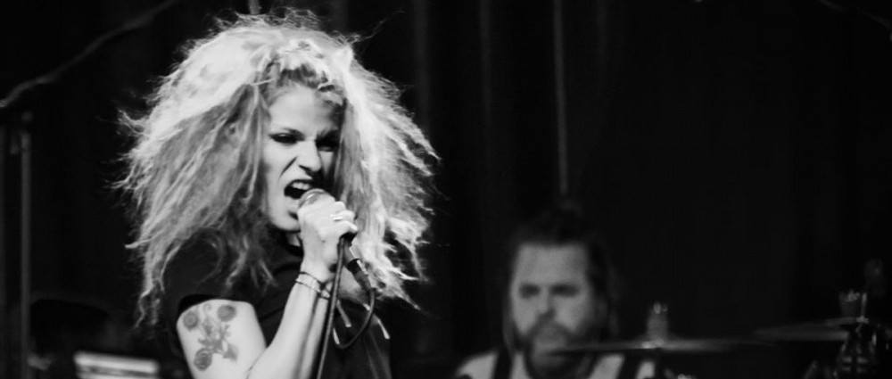 ZPUTNICI to rozjeli s MONKEY BUSINESS. Z punky funky pařby se zrodil nový klip Kalhotky štěstí.