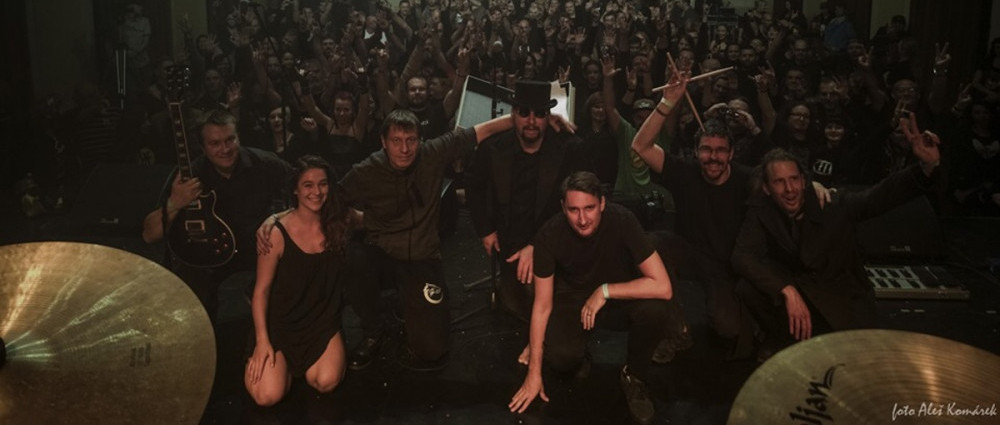 BRATRSTVO LUNY představují Baldachýny mraků