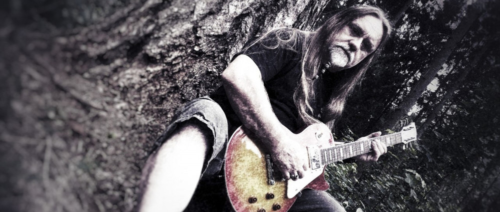 Vlasta HENYCH (HENYCH 666) - Nemám křišťálovou kouli, žiju teď a tady