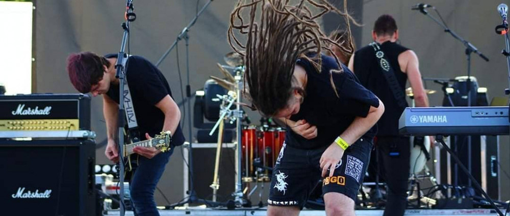 Pop-punkeři WOTAZNÍK dokončují desku, oznamují data koncertů