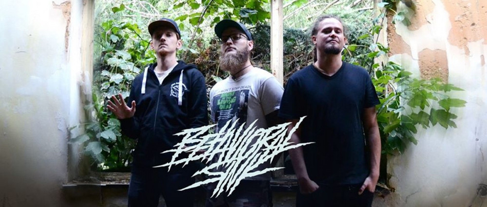 BEHAVIORAL SINK servírují čerstvý flák masa