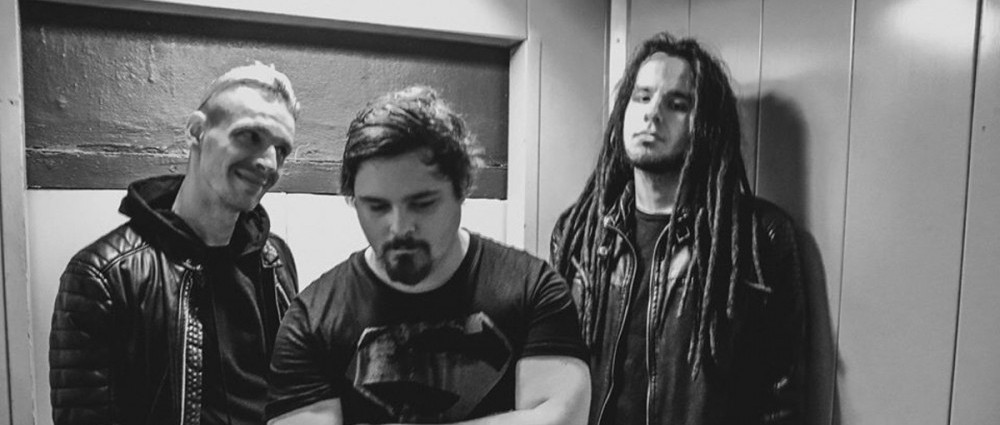 RETURN OF PLUTO - Celý koncept albumu je založený ako cesta chladným a temným vesmírom