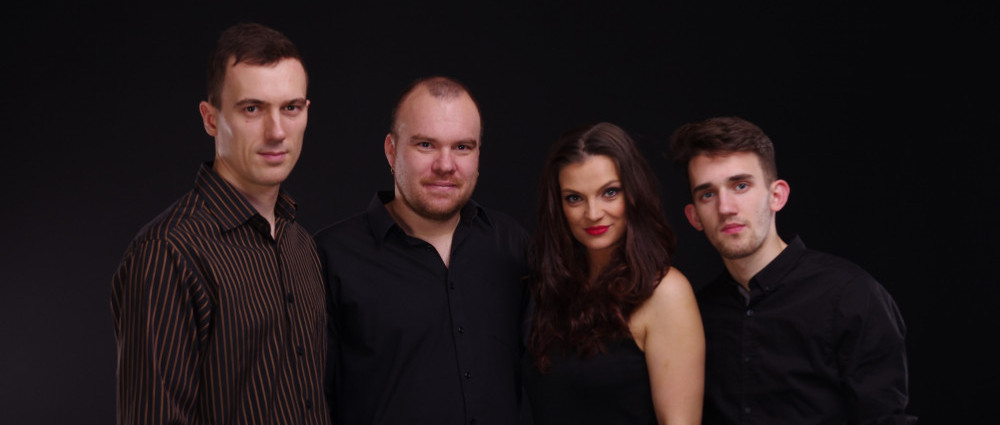 Skupina LADY PRAGA protíná šeď všedních dnů albem #Barevno