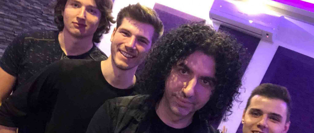 RANDOM CHOICES stúpajú vyššie za láskou