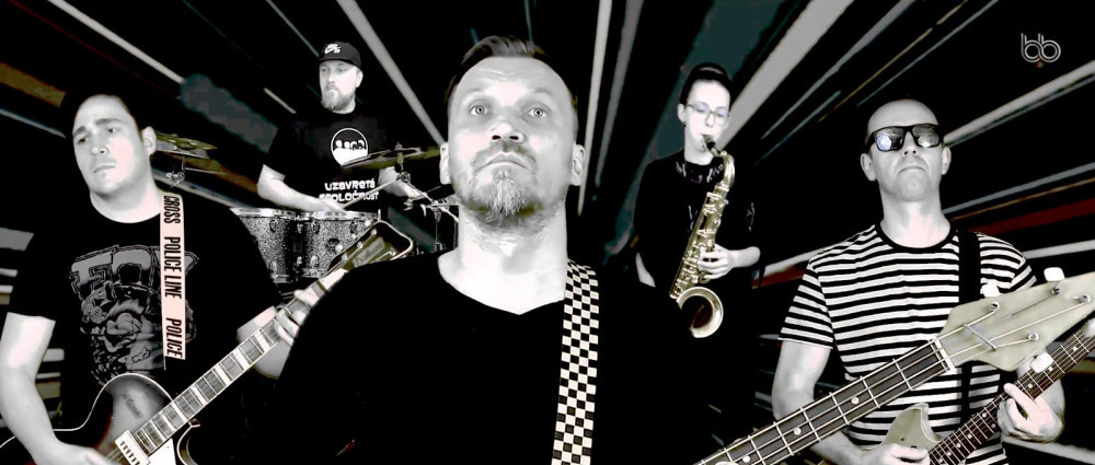 UZAVRETÁ SPOLOČNOSŤ by chtěla být jako hipster