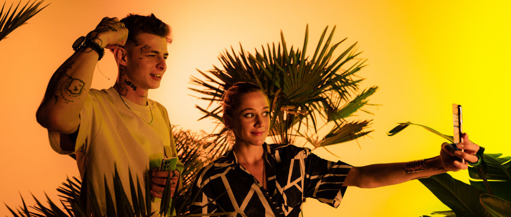 Slovenská SuperStar Emma Drobná a český rapper Dorian natočili nový videoklip. Na mobil