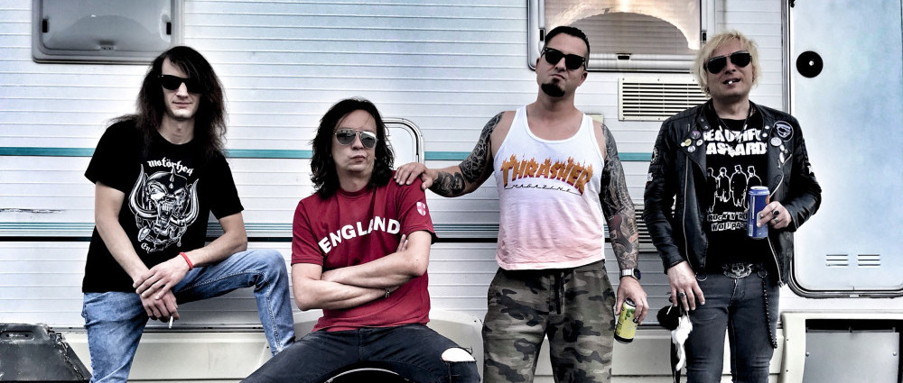 O slovo se hlásí Starí psi BEAUTIFUL BASTARDS