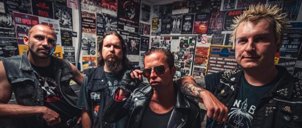 JUST WÄR vydávají split s CALL THE COPS