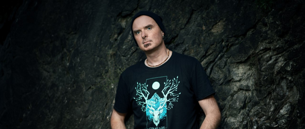 BETWEEN THE PLANETS - Do nekonečných světů