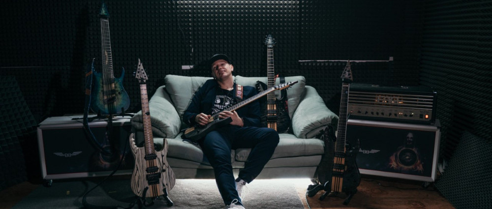 Gitarista Brian Baják vydal nové inštrumentálne EP 8 Billion Light Years Away