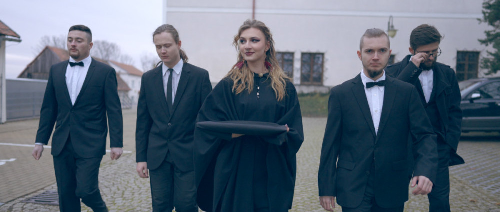 REBEL v novém klipu otevírá bránu do světa temnoty