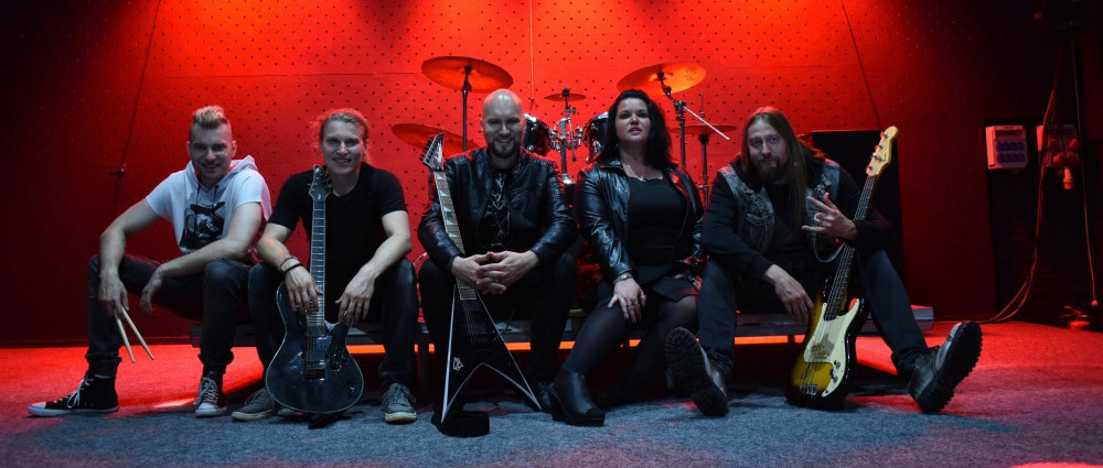 NAVAR a Superstar v heavymetalovém duetu