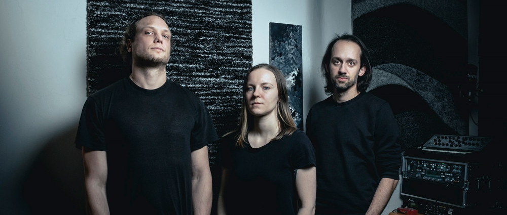 Otus Hobst natočil singl Fire Burns Black s Dahlien a Martinem Schusterem