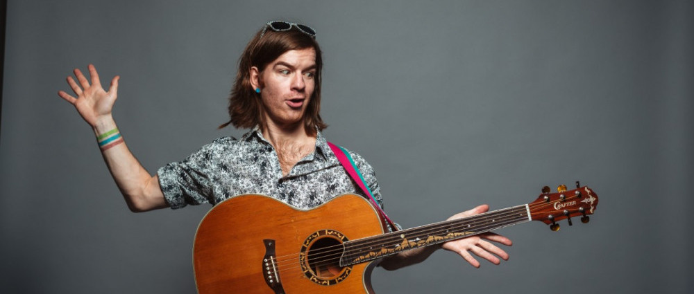 Šel jsem večer spát a vzbudil se ráno mrtvej..., zpívá Dan Vertígo v novém singlu Láskovraždy