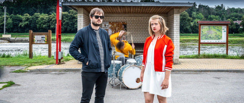 Pojď se podívat, jak jsme se sebou stali, vyzývají NĚCO NĚCO