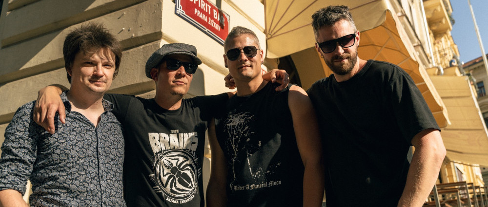 NEŽFALEŠ vydávají Pár lacinejch triků na vinylu