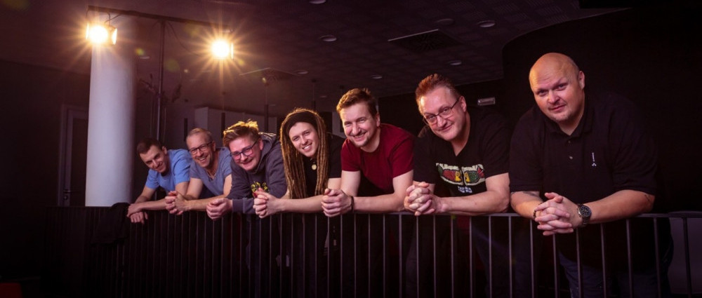 Nový klip kapely KAREL NA NÁKUPECH jako skládačka příběhů z Instagramu