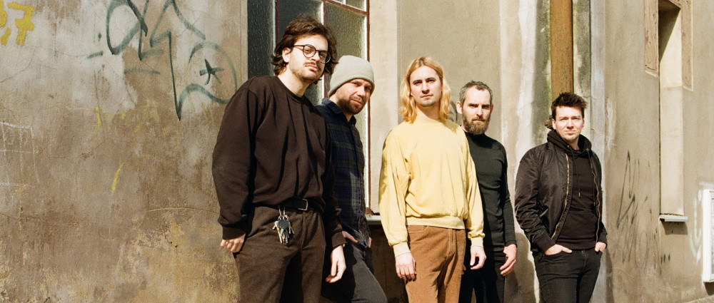 PARTA VYNIKAJÍCÍCH LIDÍ tady bude nejmíň dalších třicet dní