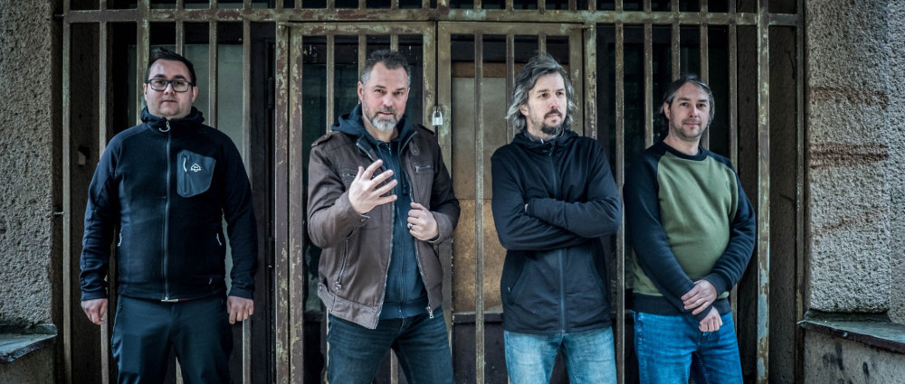 NEW METAL COLLABORATION koketují s angličtinou