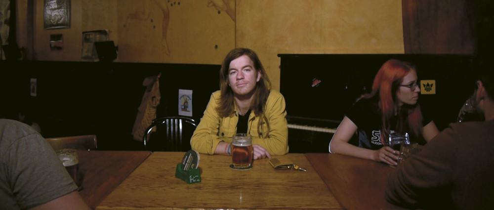 Cítíš to zvýšený napětí, i když to mezi námi dávno nejiskří?, ptá se Dan Vertígo v klipu Polarity