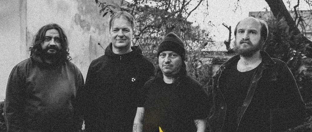 SAFENAT PANEACH singlem Nejbližším oznamují desku