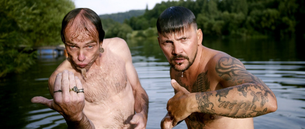 ELEKTRÏCK MANN zkoumají, zda Holky jsou nahoře bez