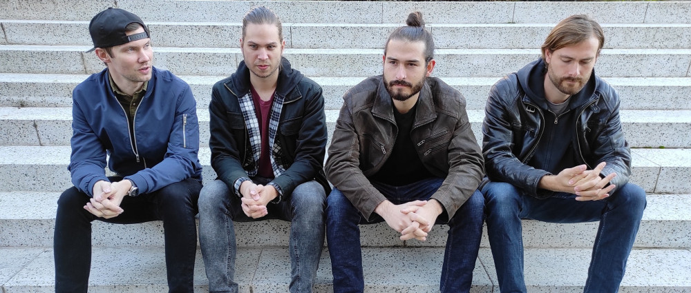 Řítí se hurikán, varují HALO OF THE SUN