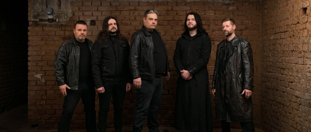 LLYR roztahují křídla